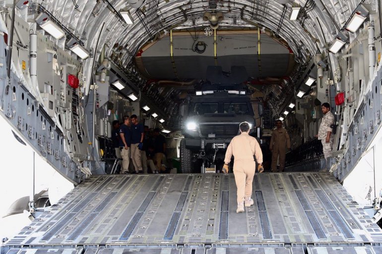 The Air Transport Wing of the Amiri Air Force on Wednesday delivered 24 military armored personnel carriers on board three C-17 military aircraft to Burkina Faso.